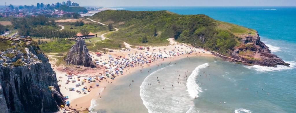Kitnet K1 Em Torres-Rs - Na Mais Bela Praia Gaucha - Cozinha - Banheiro - Ar Condicionado - Smart Tv 32' - Wi-Fi - Anfitria Superhost No Bnb Buitenkant foto