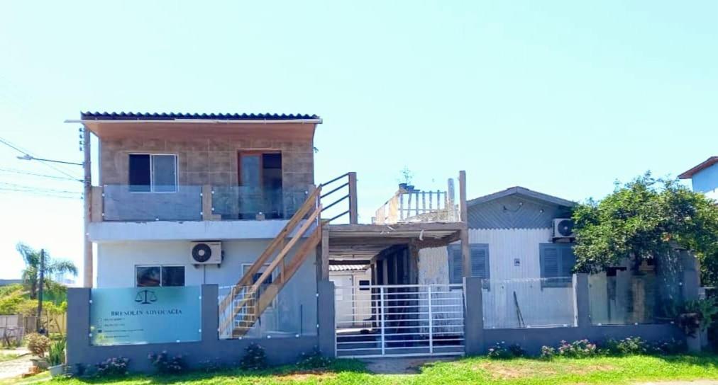 Kitnet K1 Em Torres-Rs - Na Mais Bela Praia Gaucha - Cozinha - Banheiro - Ar Condicionado - Smart Tv 32' - Wi-Fi - Anfitria Superhost No Bnb Buitenkant foto